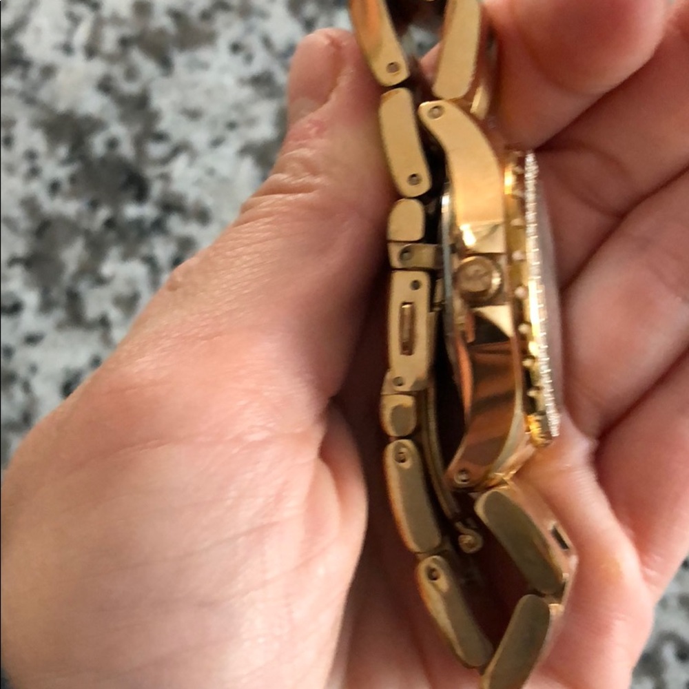 Michael Kors rose gold watch - Picture 3 of 3